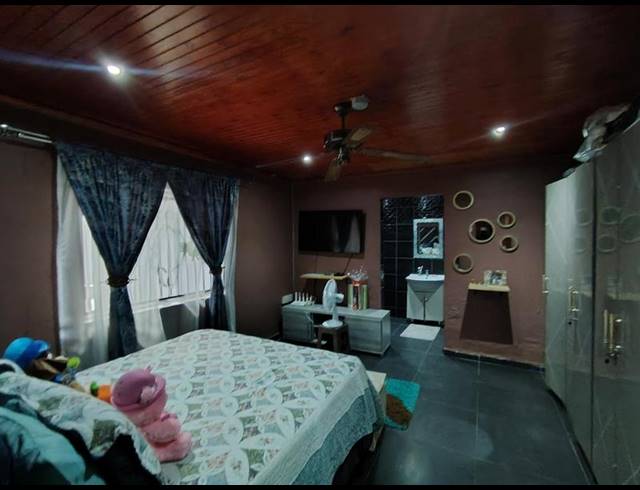 3 BEDROOM HOUSE FOR SALE IN LENASIA SOUTH